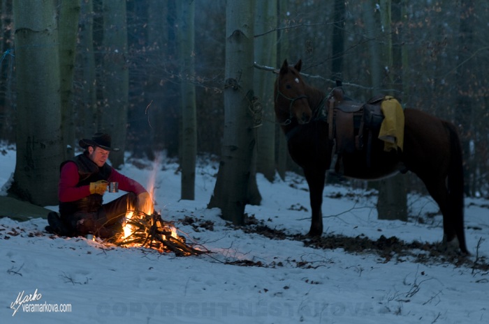 večer v tábořišti